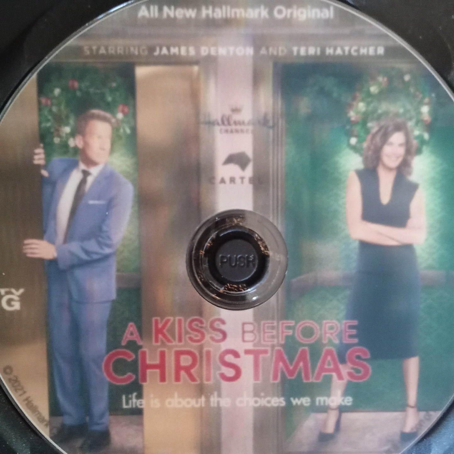 A Kiss Before Christmas (2021) DVD with Teri Hatcher & James Denton & Marilu Henner