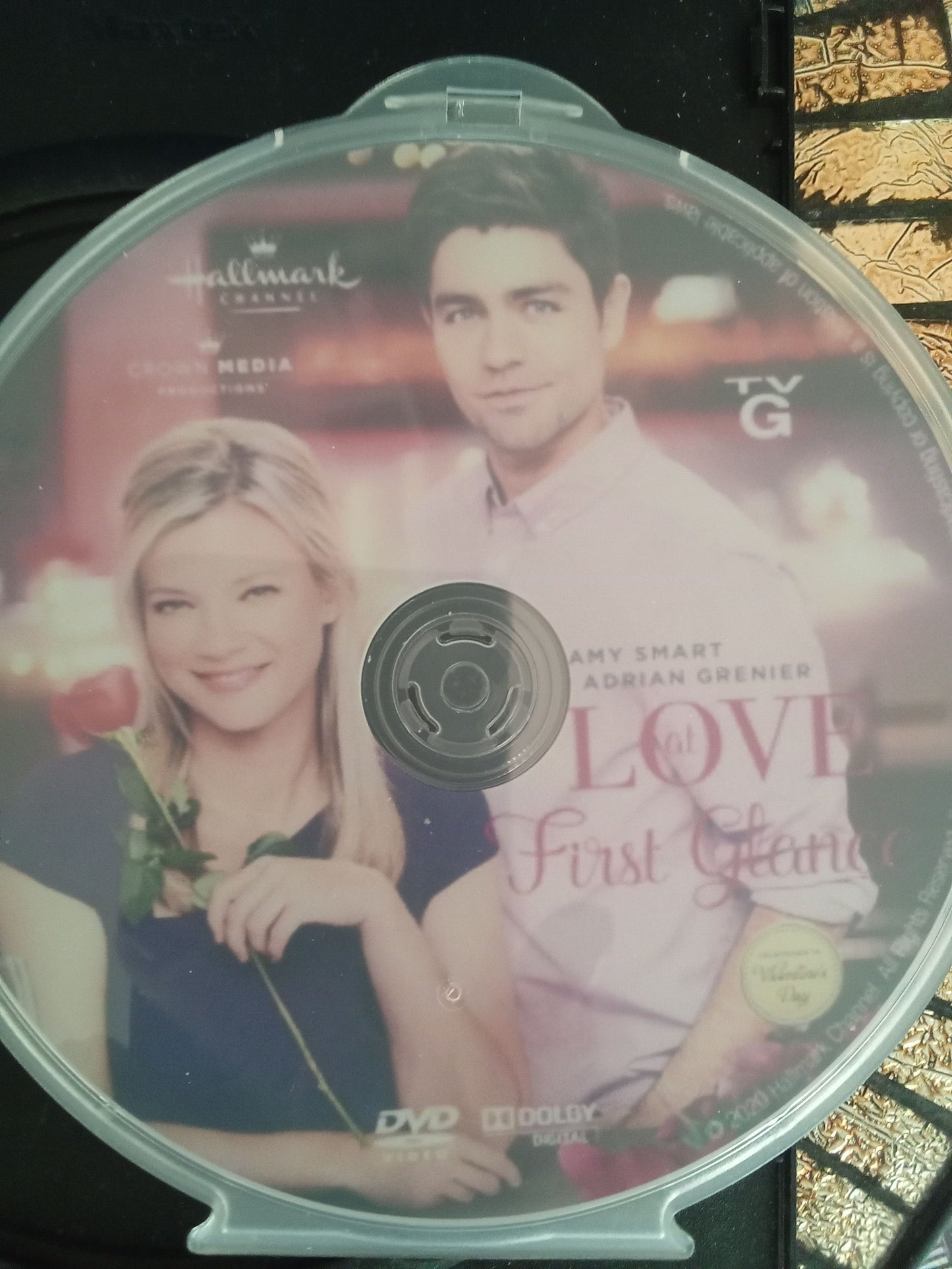 Love at First Glance (2017) DVD with Amy Smart in a DVD Case with the artwork **CLEARANCE**