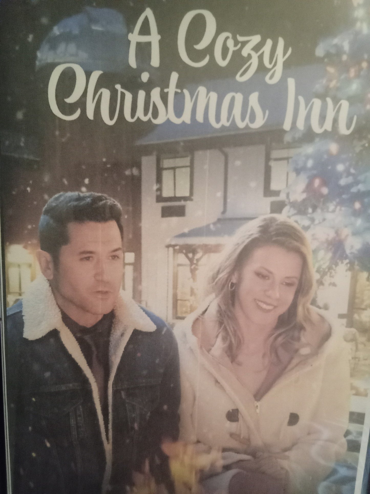 A Cozy Christmas Inn (2022) DVD with Jodie Sweetin in a DVD CASE with COVER ART